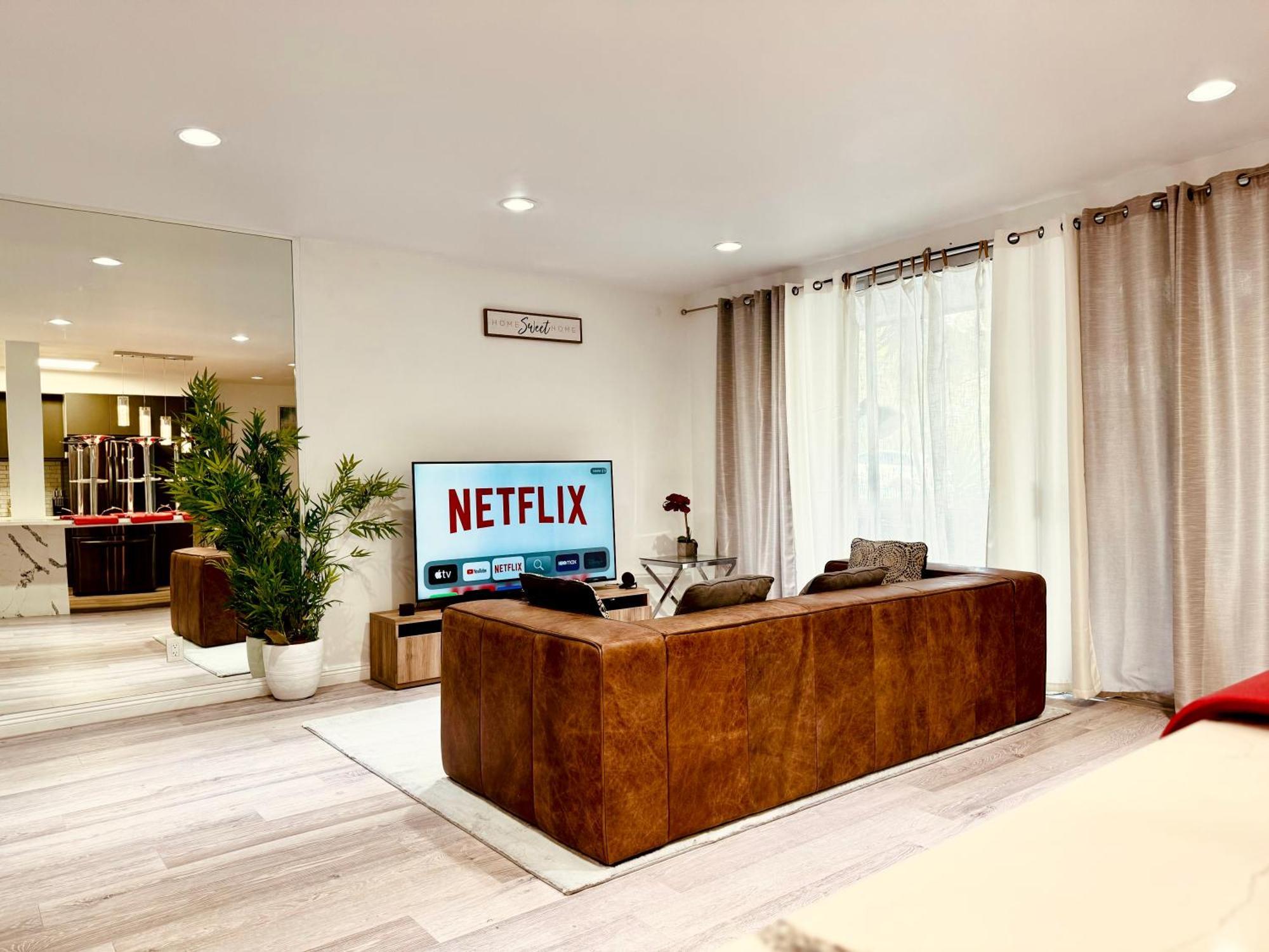 Amazing Large 2 Bedroom West Hollywood Apartment Лос-Анджелес Экстерьер фото